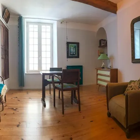 Au Pied De La Cité De Bed and breakfast