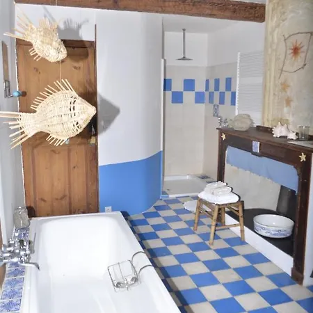 Bed and breakfast Au Pied De La Cité De